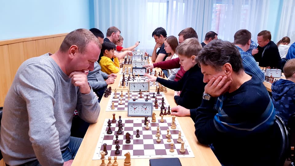 Семья Борщ победила в открытом городском турнире семейных команд по шахматам