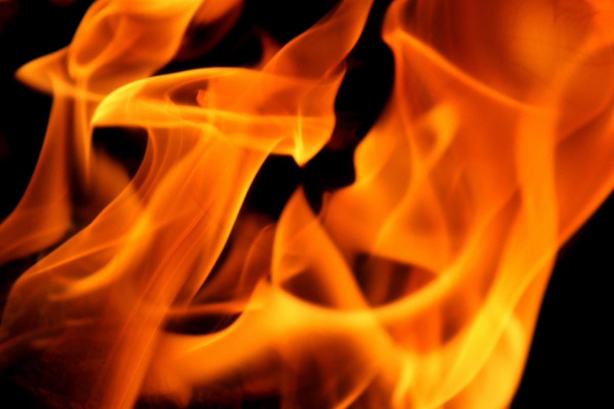 Крупный пожар произошел на складе в Ковернинском районе: погиб мужчина