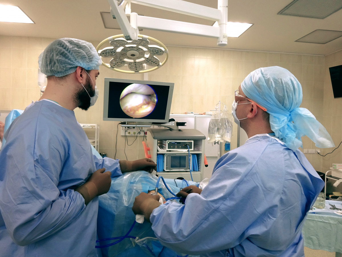Ортопеды ПИМУ имплантировали связки коленного сустава пациентке с врожденным их отсутствием