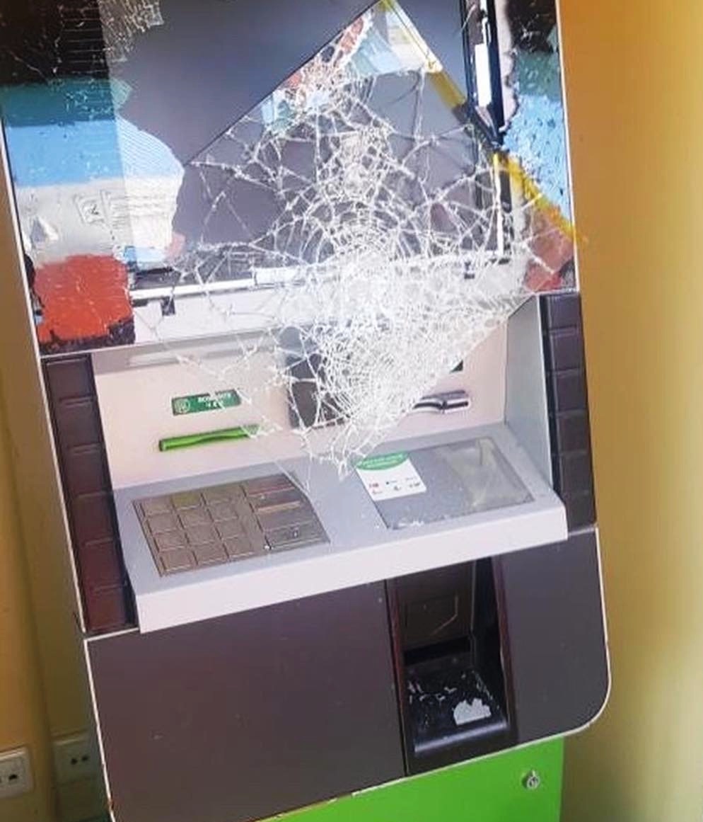 Нижегородец разбил несколько банкоматов и скрылся на маршрутке