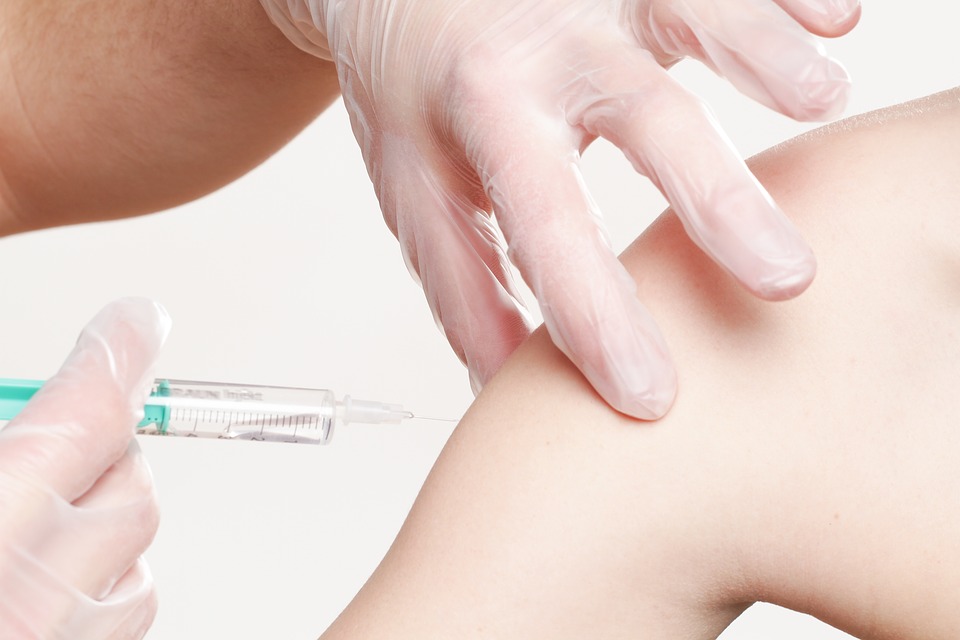 Минздрав РФ планирует ввести наказание за призывы к отказу от прививок