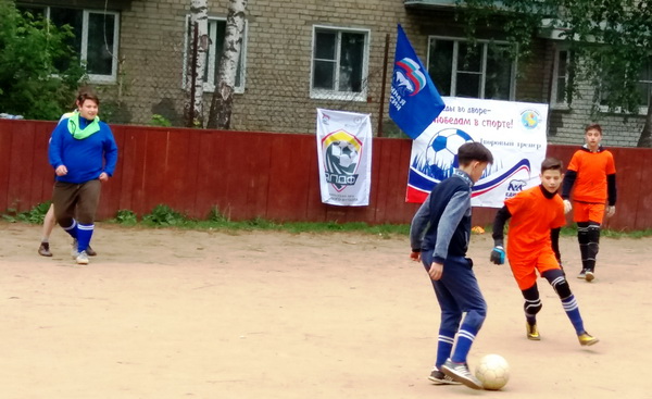 «Единая Россия» проведет летом всероссийский фестиваль дворового футбола