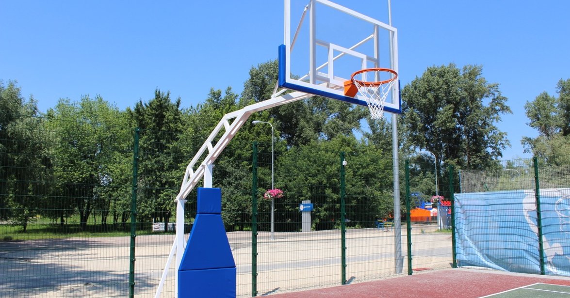 Как оснастить баскетбольную площадку у себя во дворе?