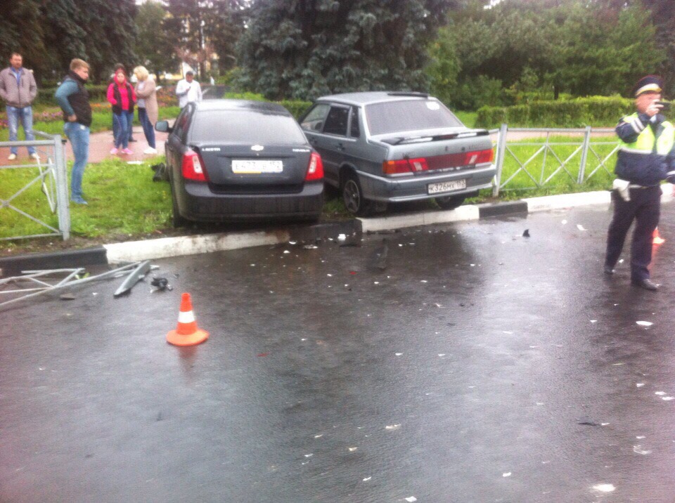 ФОТО: водитель иномарки уснул за рулем и устроил ДТП в Нижнем Новгороде
