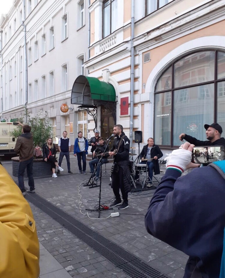 ВИДЕО: UMA2MAN бесплатно спели в центре Нижнего Новгорода