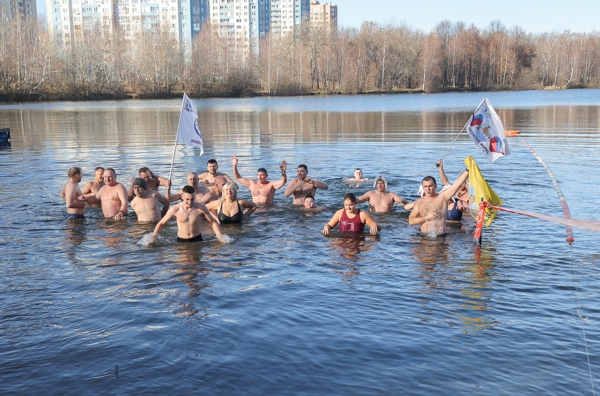 Более 70 нижегородцев приняли участие в заплыве в Автозаводском районе