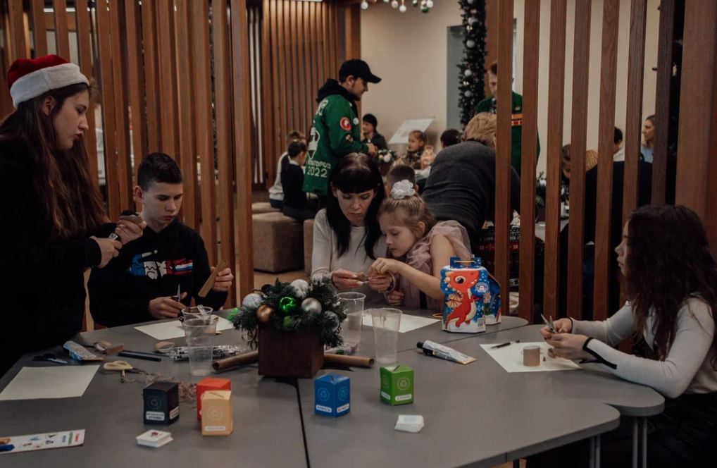 Новогоднее представление для детей участников СВО подготовили студенты Мининского университета