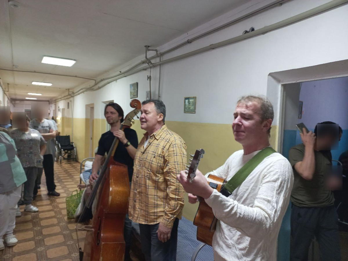 Участники проекта «Актеры Нижнего — Донбассу» выступают с концертами в нижегородских госпиталях