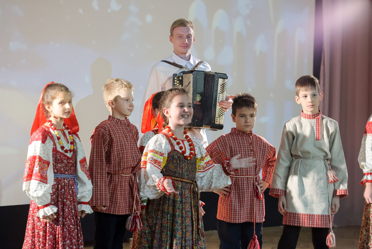 250 детей приняли участие в Рождественской елке главы Автозаводского района