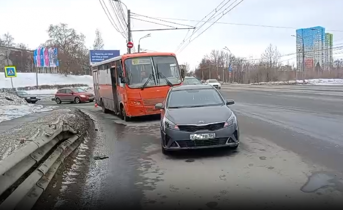 Женщина пострадала в ДТП с автобусом в Нижнем Новгороде 8 марта