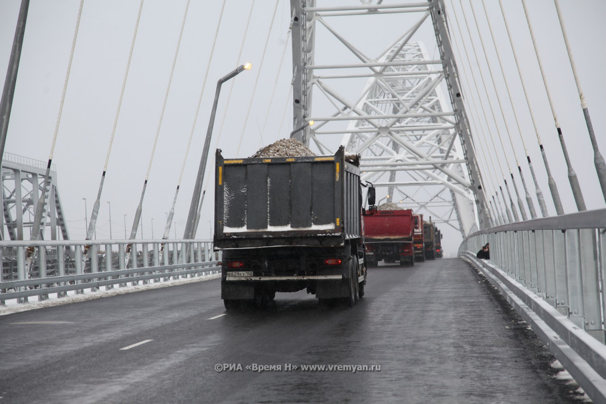 Огромная пробка образовалась на Борском мосту из-за дорожных работ