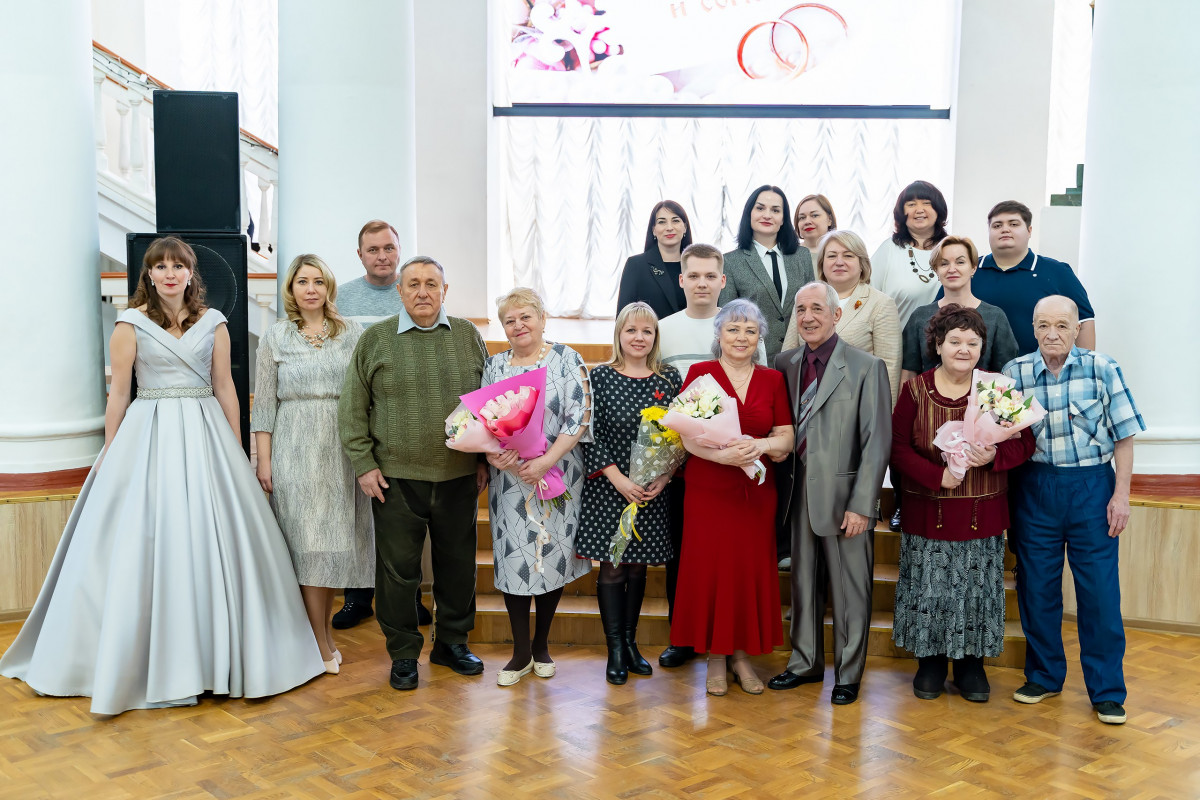 Золотых юбиляров семейной жизни поздравили в Дзержинске
