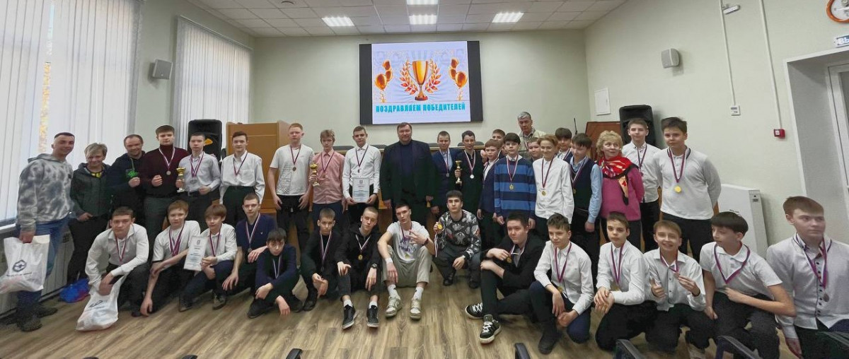 Команды двух нижегородских школ победили в турнике по хоккею в валенках