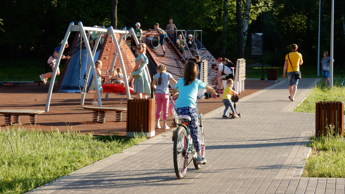 Три памп-трека, скейтпарк, детские и спортивные площадки появятся в восьми благоустроенных скверах Автозаводского района