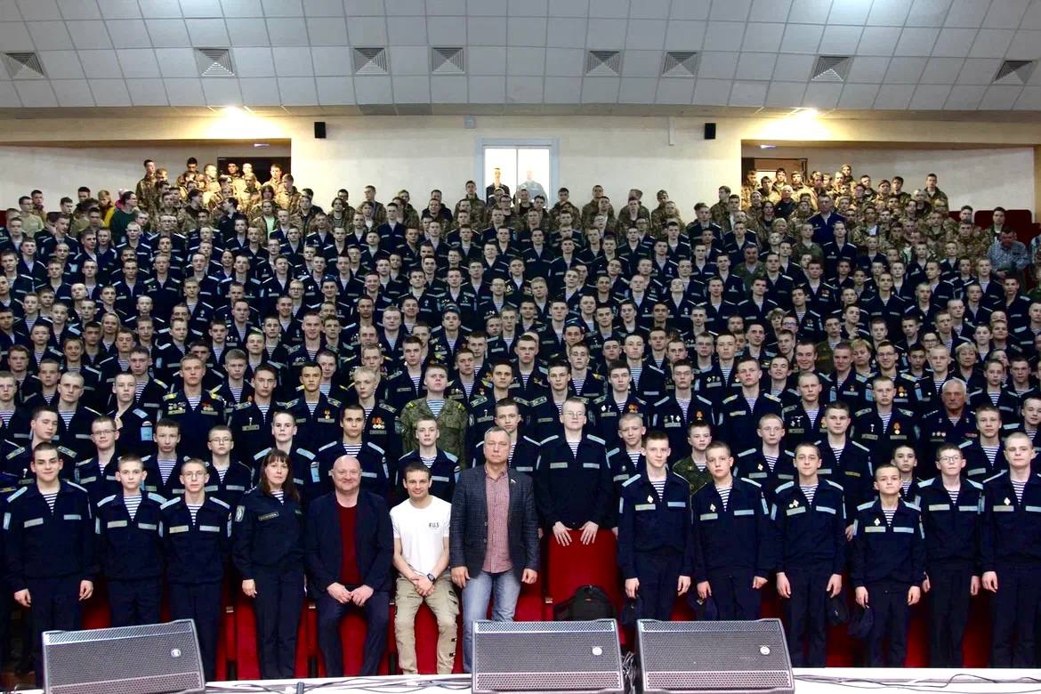 Курсанты Нижегородского кадетского корпуса имени Маргелова встретились с героем СВО